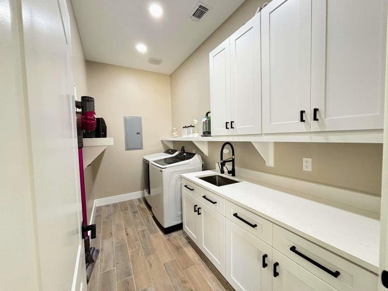 Furnished interior view inside a new home in , New Braunfels (Image 23). Furnished interior view inside a new home in , New Braunfels (Image 23).