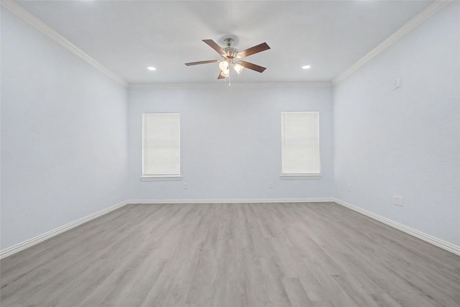 Spacious, unfurnished interior of a new home in , Navasota (Image 16).