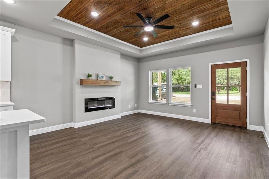 Spacious, unfurnished interior of a new home in , Granbury (Image 17).