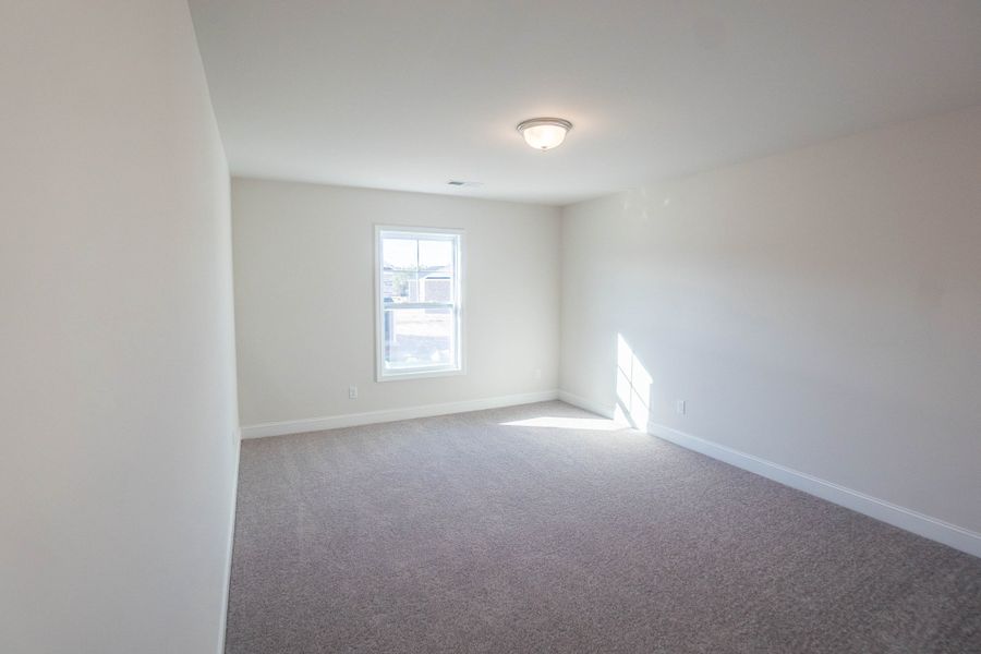 Representative unfurnished interior of a home built from the Saluda by Hurricane Builders in Southern Column Estates, Florence (Image 16).
