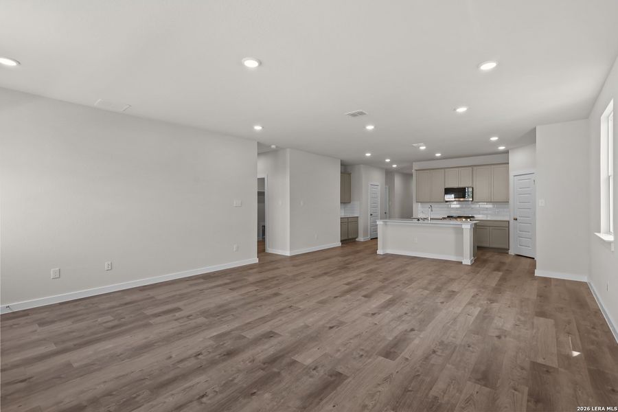 Spacious, unfurnished interior of a new home in Hiddenbrooke, Seguin (Image 20).