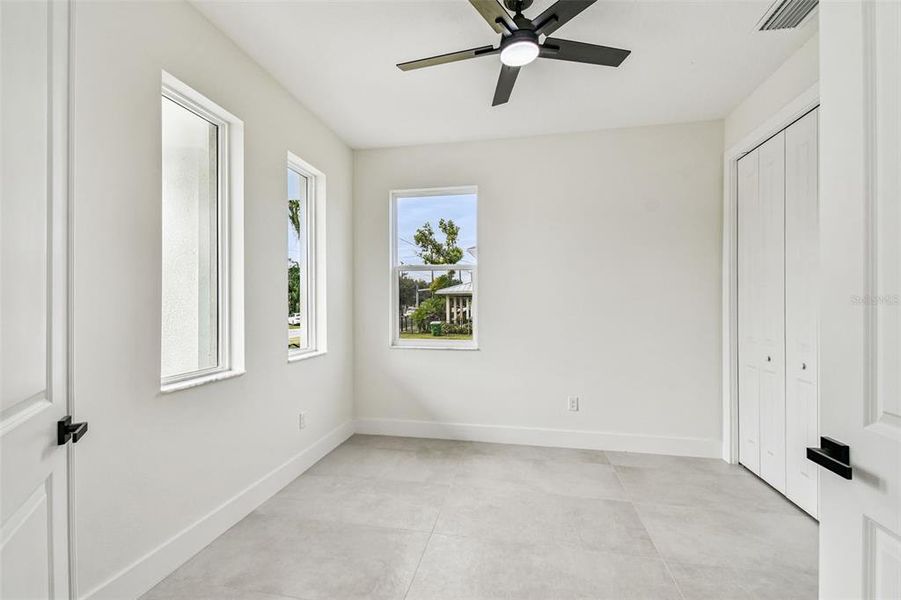 Spacious, unfurnished interior of a new home in , Tampa (Image 17).