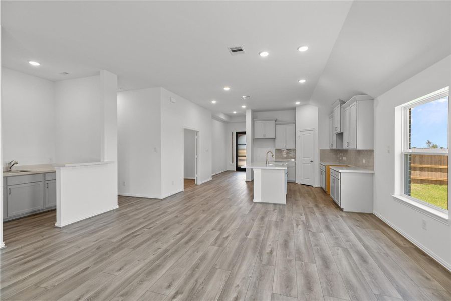 Spacious, unfurnished interior of a new home in Azalea, Katy (Image 29).
