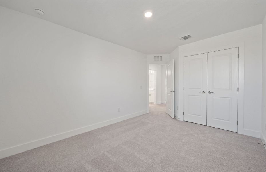 Spacious, unfurnished interior of a new home in Crosswinds, Kyle (Image 28).