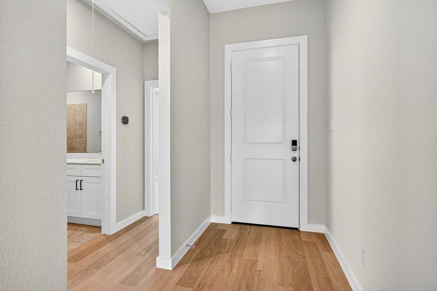 Spacious, unfurnished interior of a new home in Hickory Hill, Sherman (Image 18).