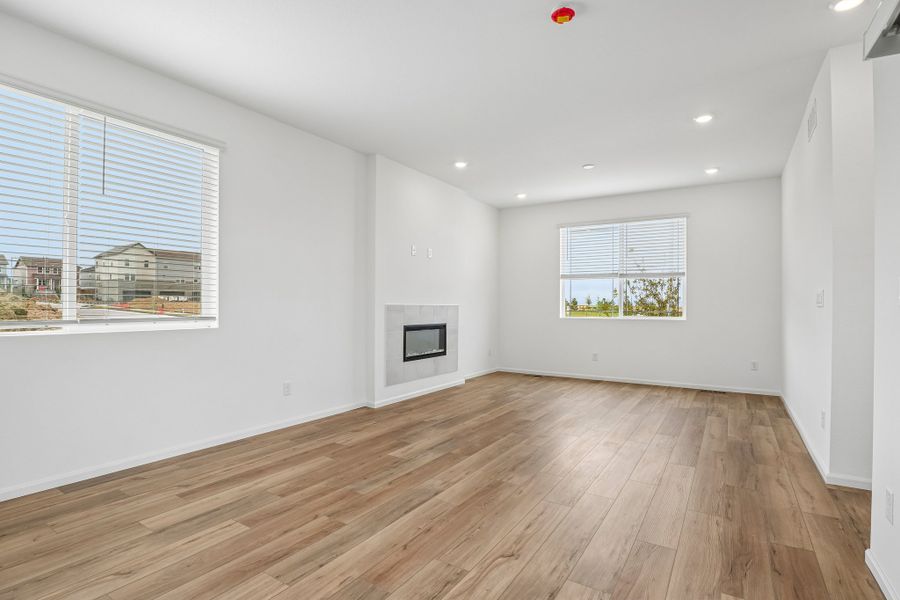Spacious, unfurnished interior of a new home in Windler, Aurora (Image 11).