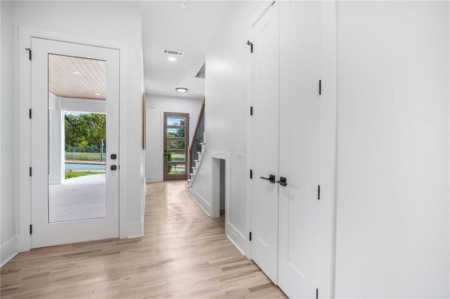 Spacious, unfurnished interior of a new home in , Atlanta (Image 24).