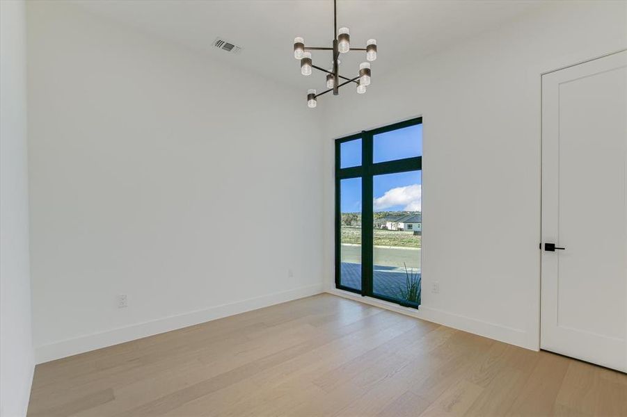 Spacious, unfurnished interior of a new home in , Horseshoe Bay (Image 21).
