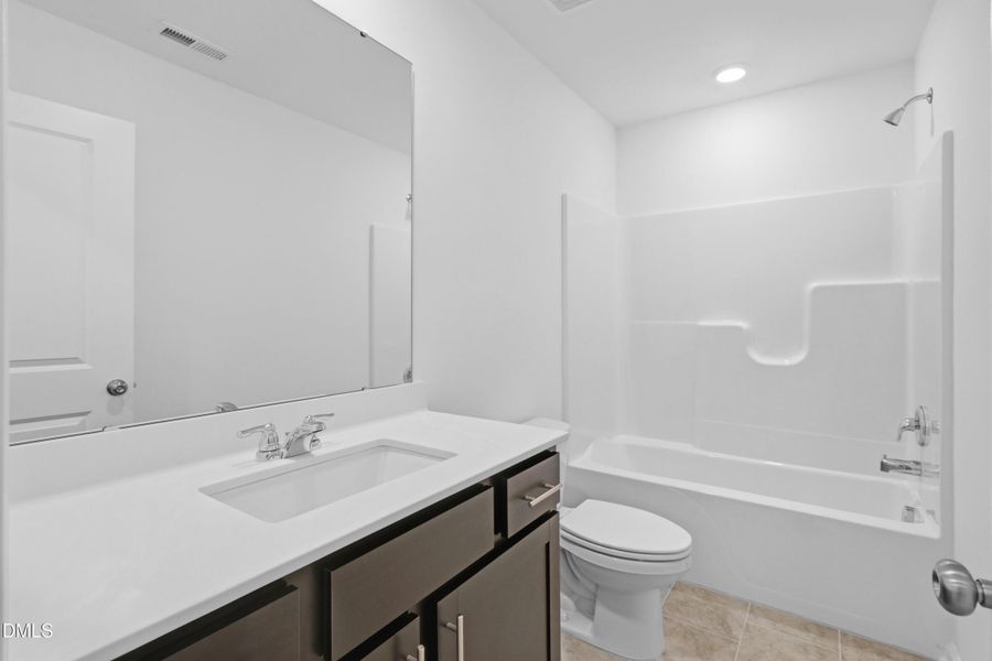 SUN_ElmGrove_Pic_Jackson_QMI_22_Bath3_1o