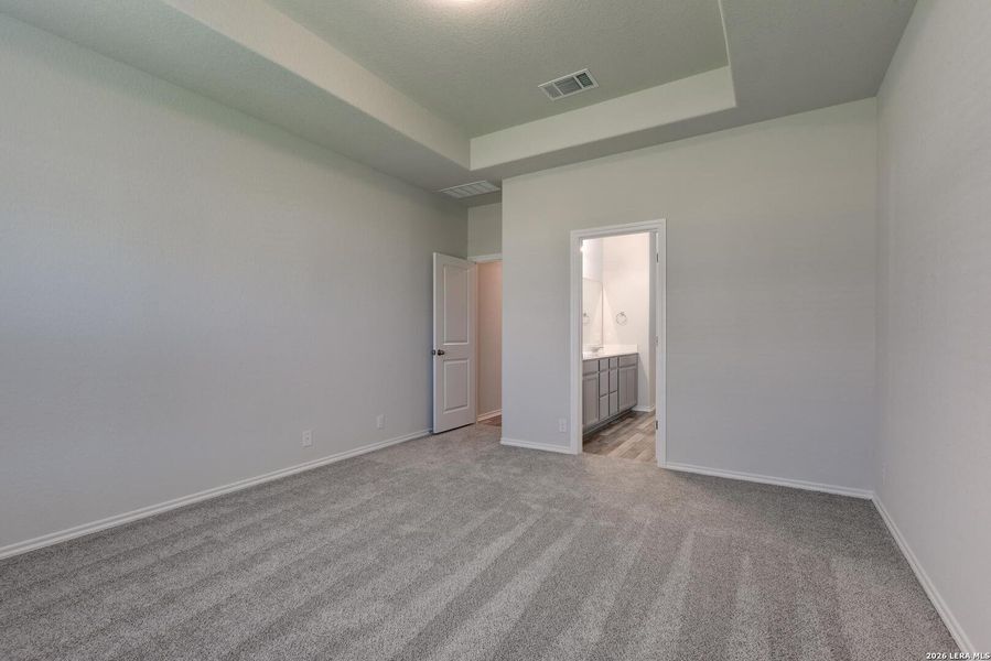 Spacious, unfurnished interior of a new home in Nopal Valley, San Antonio (Image 21).
