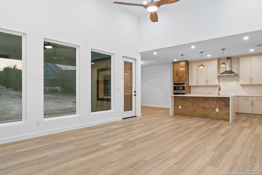 Spacious, unfurnished interior of a new home in , San Antonio (Image 18).