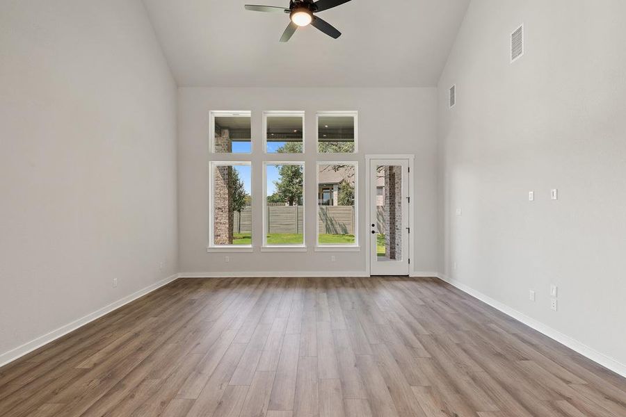 Spacious, unfurnished interior of a new home in Wolf Ranch, Georgetown (Image 38).