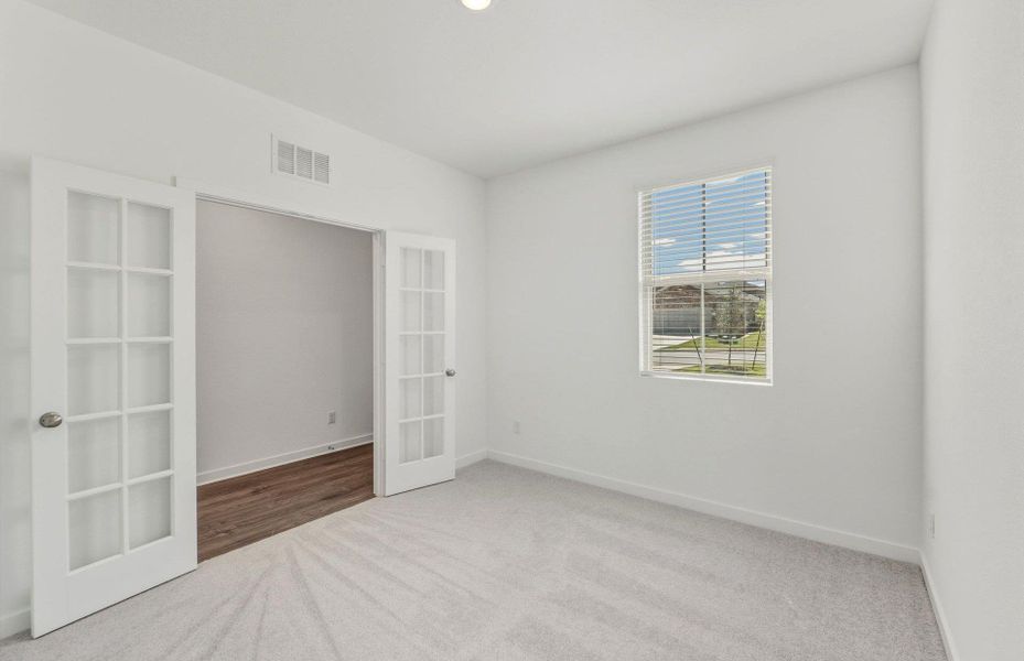 Spacious, unfurnished interior of a new home in Sonterra, Jarrell (Image 16).