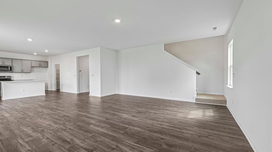 Spacious, unfurnished interior of a new home in Shahbain Reserve, Raeford (Image 14).