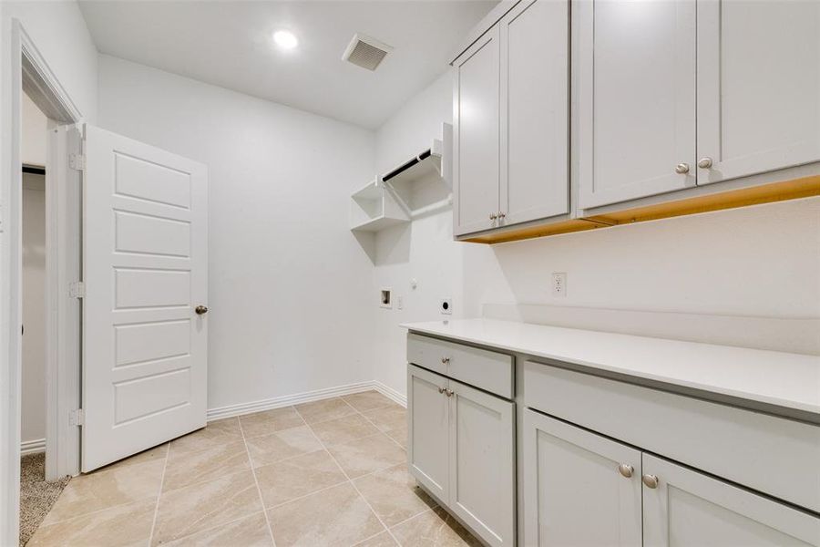 Furnished interior view inside a new home in Sutton Fields, Celina (Image 12).
