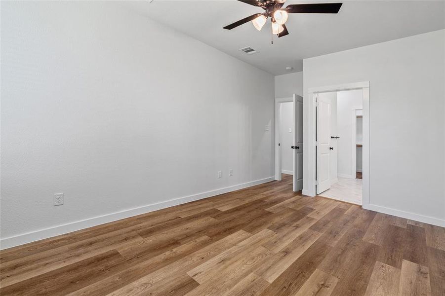 Spacious, unfurnished interior of a new home in , Celeste (Image 21).