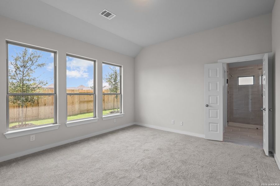 Spacious, unfurnished interior of a new home in Stillwater Ranch, San Antonio (Image 23).