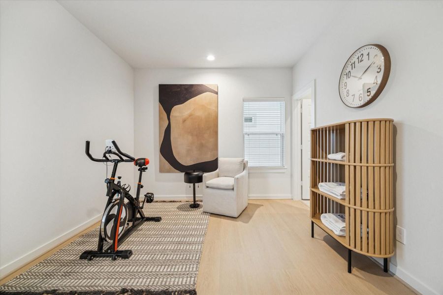 Flexible bedroom ideal for a home gym, office, or lounge area. Neutral tones and natural light enhance the clean, modern feel while offering versatility for daily living. Flexible bedroom ideal for a home gym, office, or lounge area. Neutral tones and natural light enhance the clean, modern feel while offering versatility for daily living.