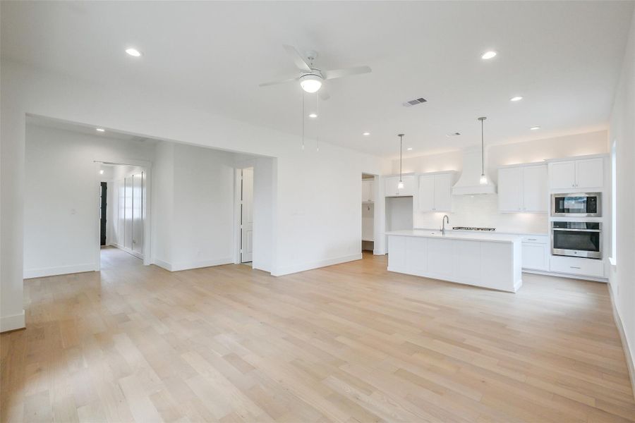 Spacious, unfurnished interior of a new home in Timbergrove Trails, Houston (Image 19).