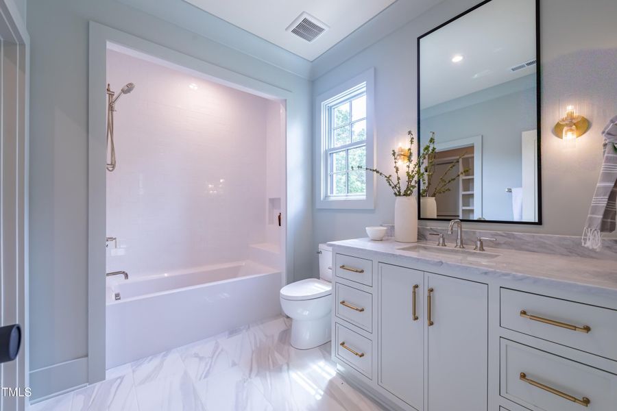 2E6A3130-HDR 2E6A3130-HDR