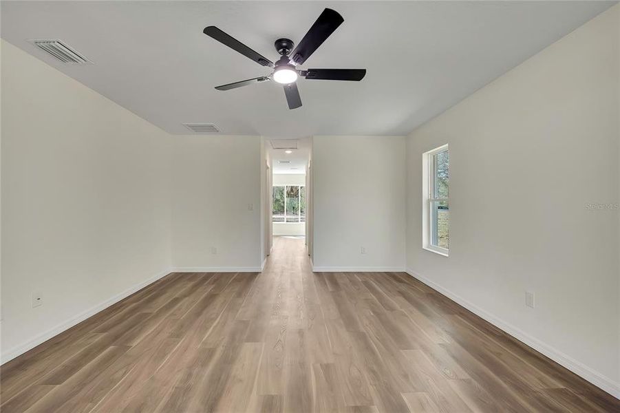 Spacious, unfurnished interior of a new home in , Crystal River (Image 38).