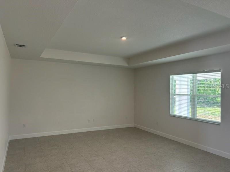 Spacious, unfurnished interior of a new home in , Palm Bay (Image 10).