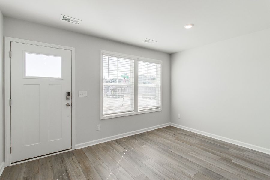 Spacious, unfurnished interior of a new home in Bluefield, Lexington (Image 16).