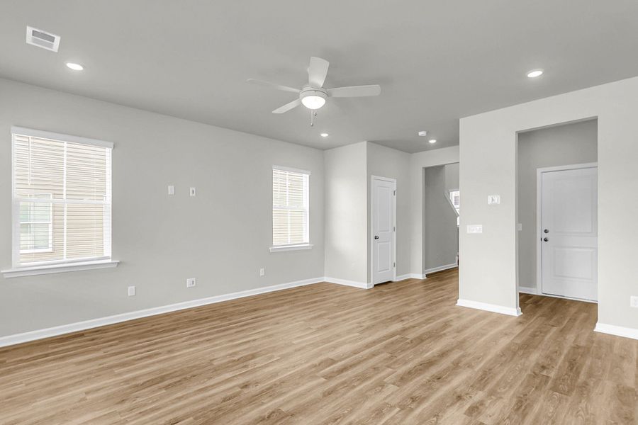 Spacious, unfurnished interior of a new home in Wildcat Chase, Summerville (Image 26).