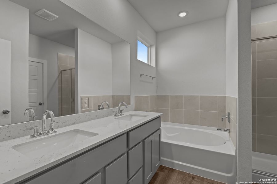 Furnished interior view inside a new home in Cinco Lakes, San Antonio (Image 10).