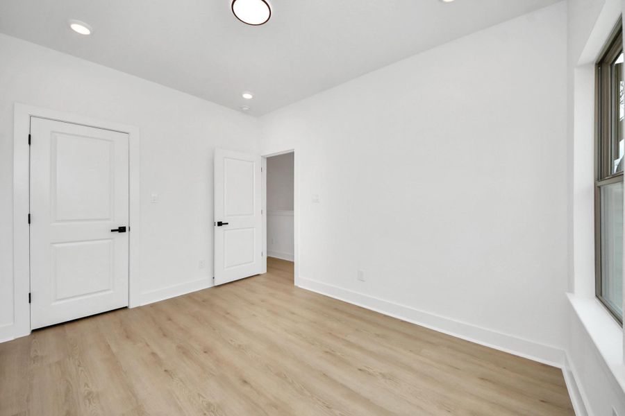 Spacious, unfurnished interior of a new home in , Houston (Image 29).