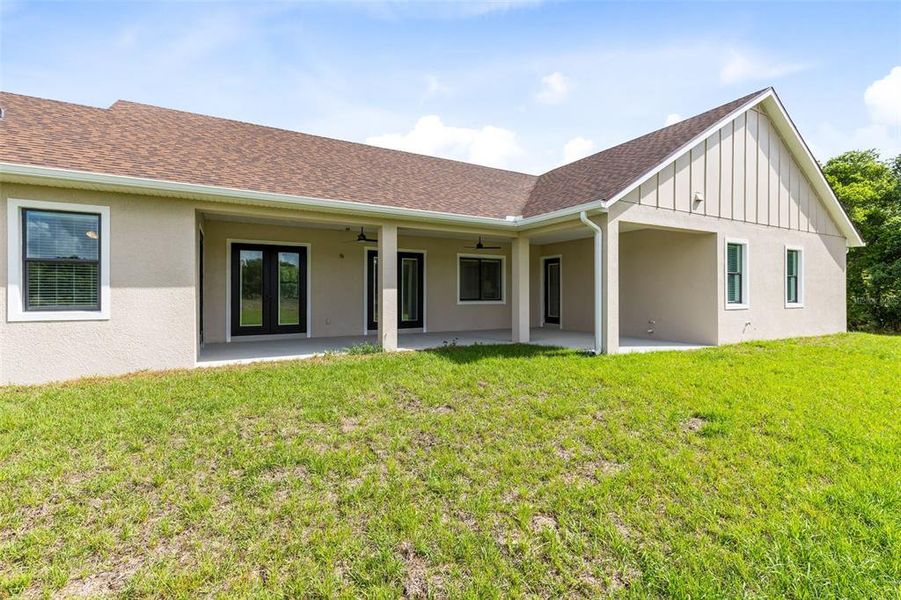 Exterior details and patio area of a home in , Yeehaw Junction (Image 4).