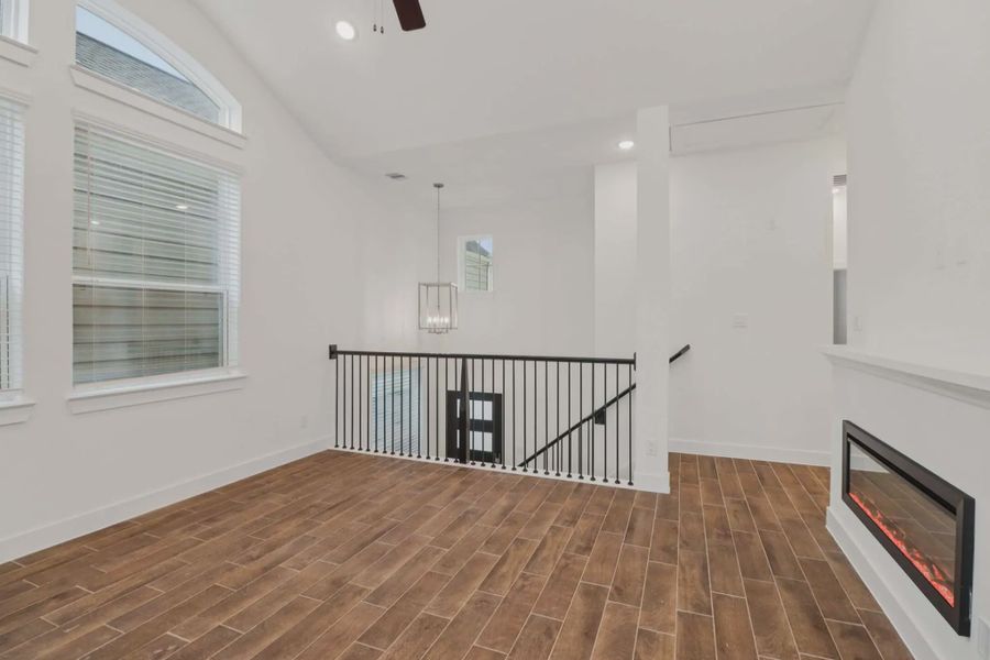 Spacious, unfurnished interior of a new home in Kresston Chateau, Montgomery (Image 6).