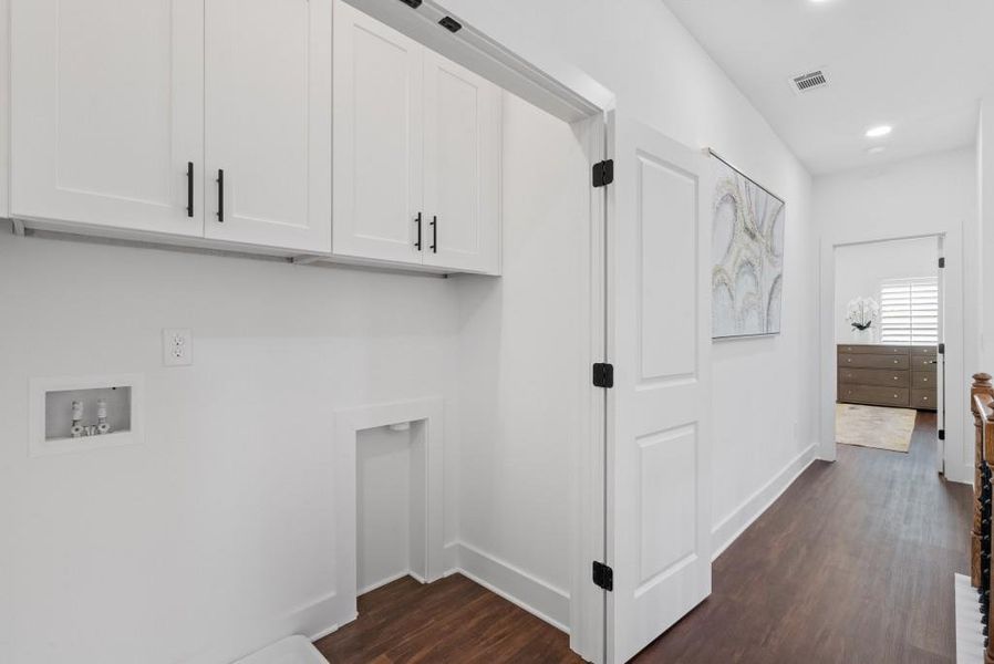 Spacious, unfurnished interior of a new home in , Stockbridge (Image 43).
