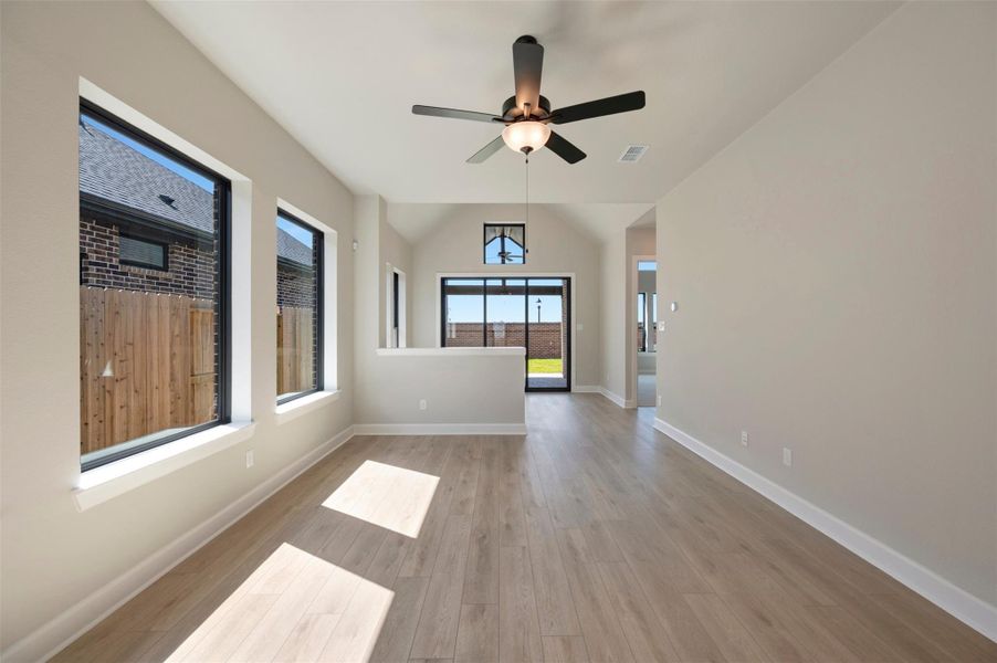 Spacious, unfurnished interior of a new home in Sienna - Grove Collection, Missouri City (Image 26).