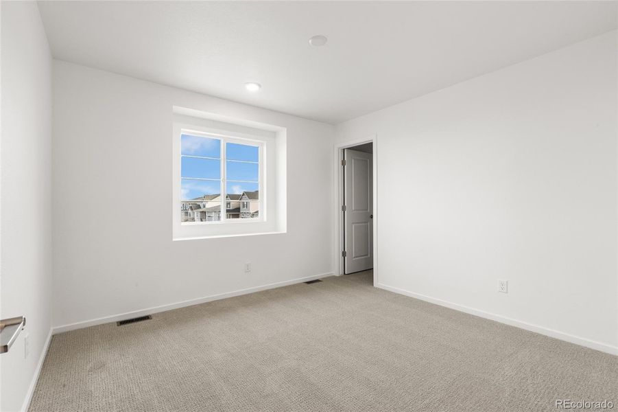 Spacious, unfurnished interior of a new home in Harvest Crossing, Aurora (Image 21).