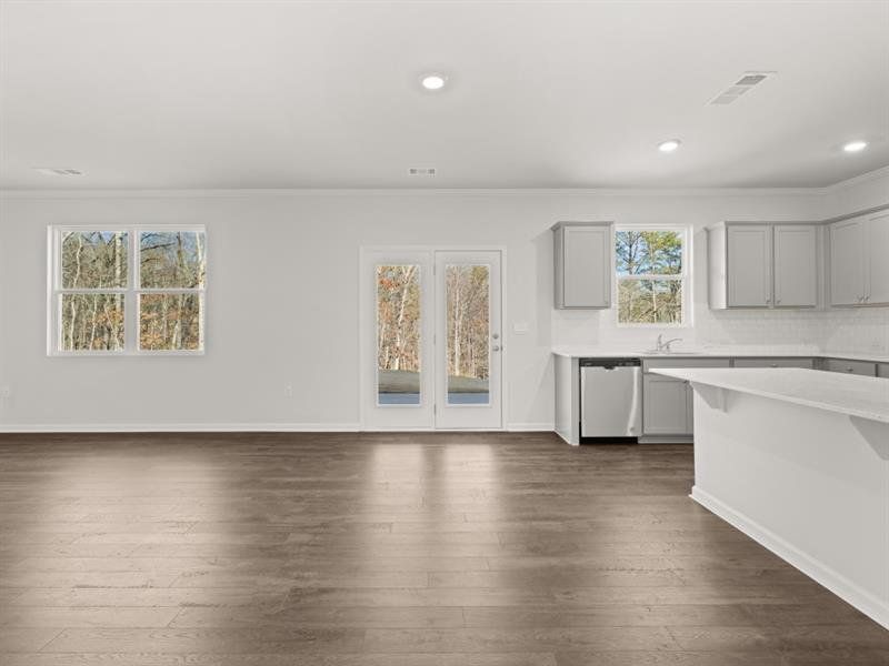 Spacious, unfurnished interior of a new home in Falcon Landing, Gainesville (Image 16).