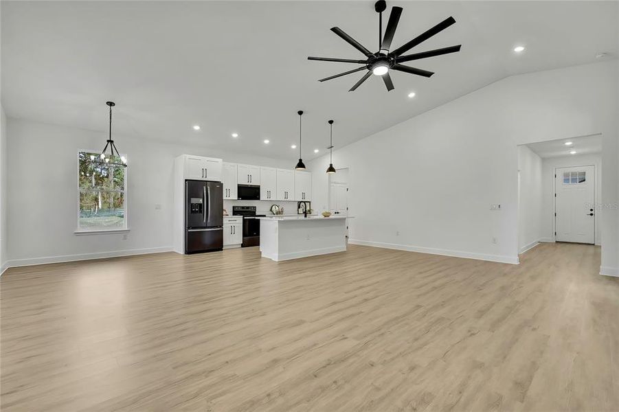 Spacious, unfurnished interior of a new home in , Weeki Wachee (Image 41).