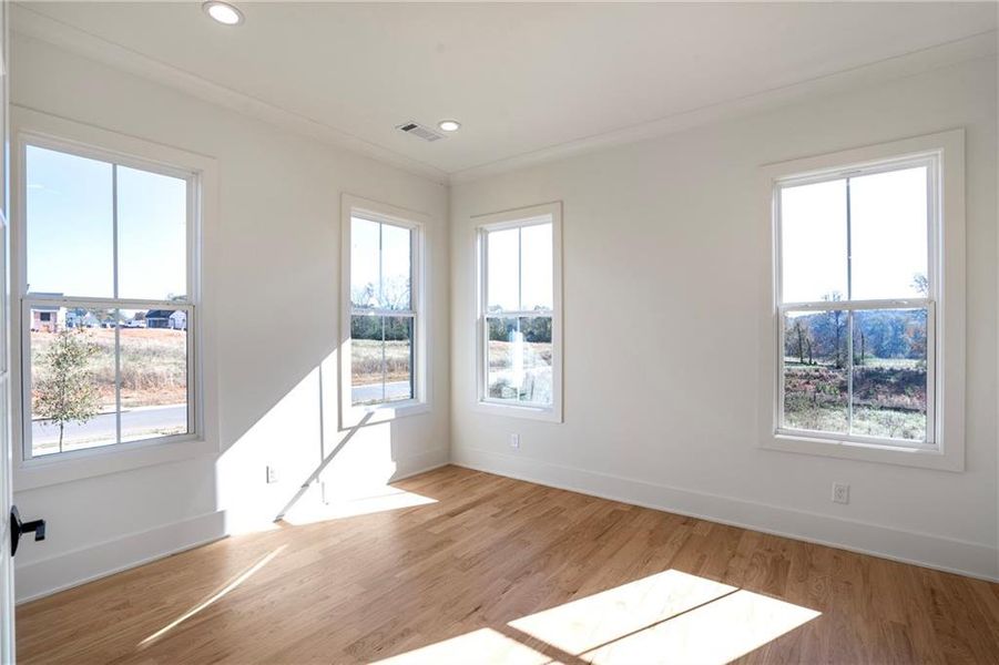 Spacious, unfurnished interior of a new home in , Bogart (Image 35).