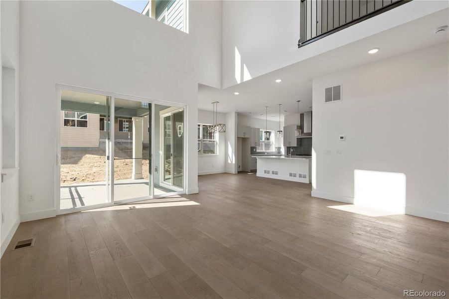 Spacious, unfurnished interior of a new home in Dillon Pointe - Journey, Broomfield (Image 38).