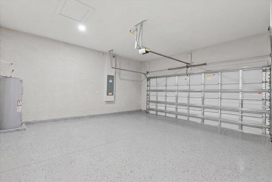 Spacious, unfurnished interior of a new home in , Parrish (Image 38).