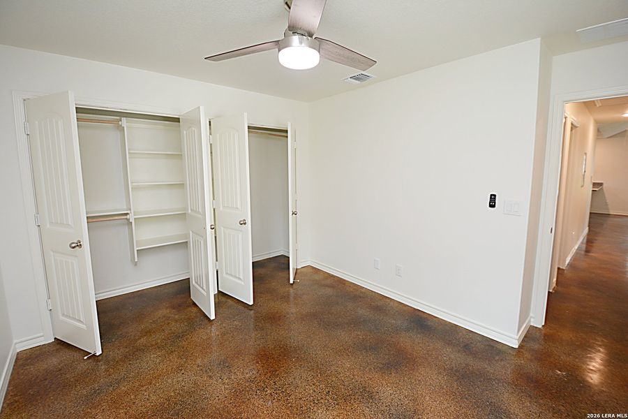 Spacious, unfurnished interior of a new home in , Canyon Lake (Image 8).