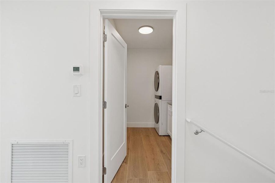 Spacious, unfurnished interior of a new home in , Sarasota (Image 22).