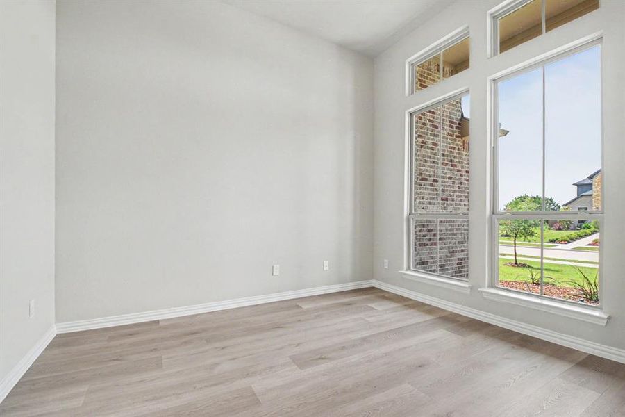 Spacious, unfurnished interior of a new home in Ten Mile Creek Estates, DeSoto (Image 29).