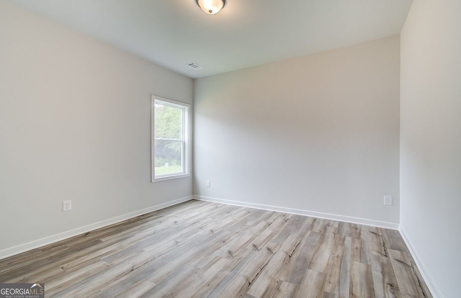 Spacious, unfurnished interior of a new home in Ponderosa Farms Reserve, Gainesville (Image 37).