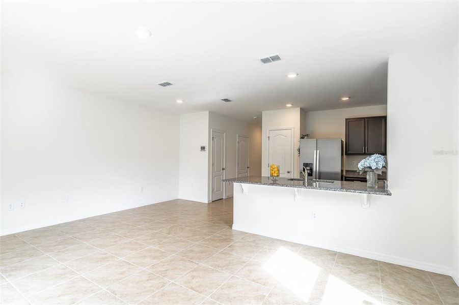 Spacious, unfurnished interior of a new home in , Davenport (Image 17).