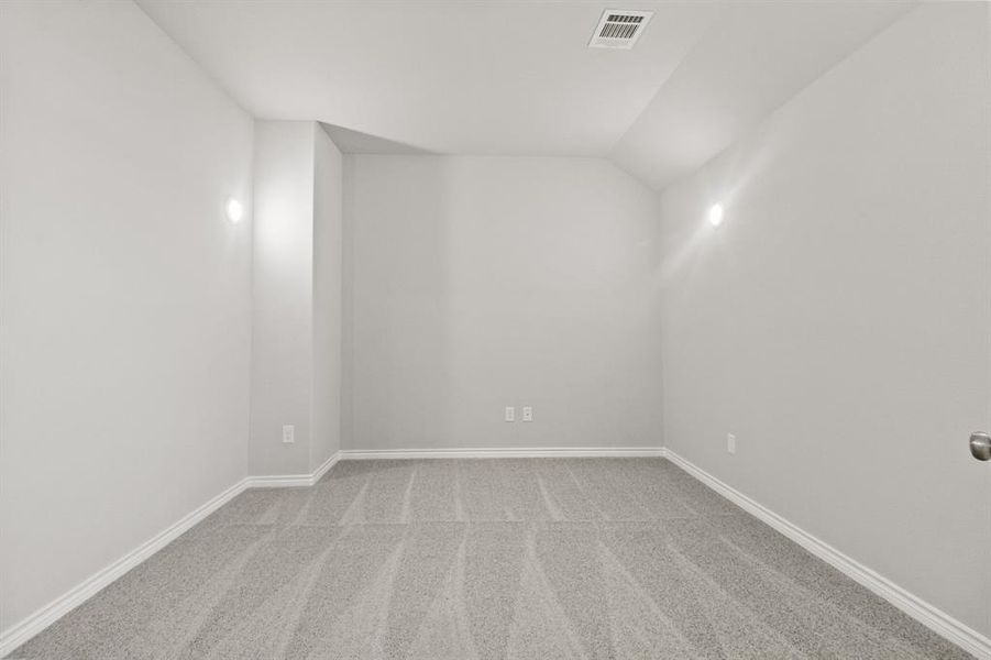 Spacious, unfurnished interior of a new home in Rocky Creek Crossing, Fort Worth (Image 13).