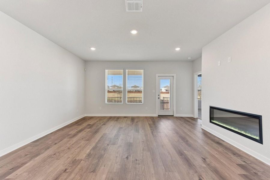 Spacious, unfurnished interior of a new home in Stallion Run, Buda (Image 20).