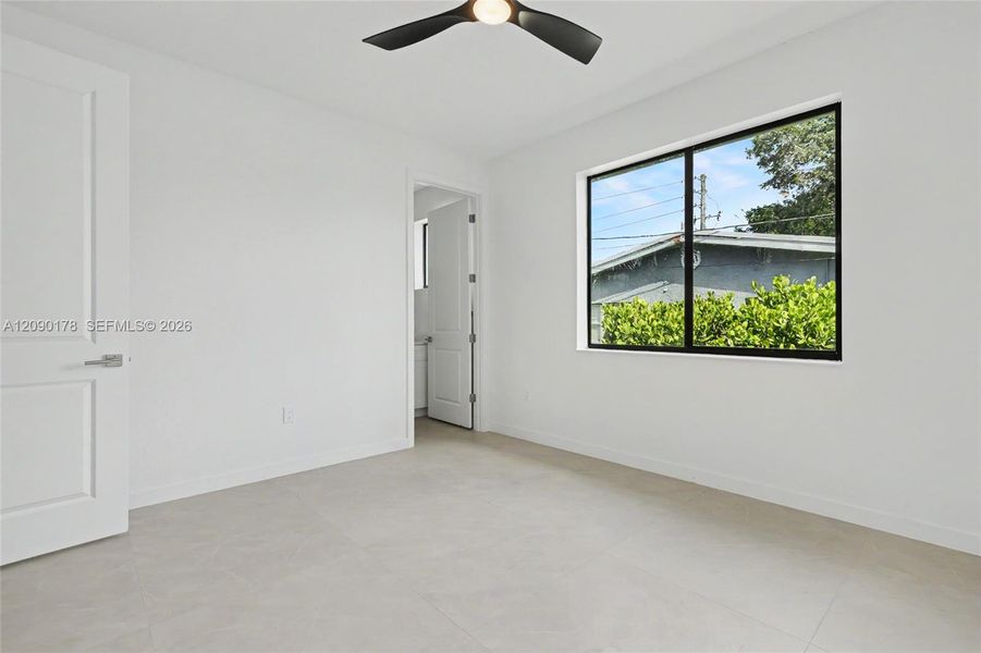 Spacious, unfurnished interior of a new home in , Oakland Park (Image 26).