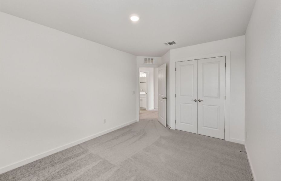 Spacious, unfurnished interior of a new home in Crosswinds, Kyle (Image 44).