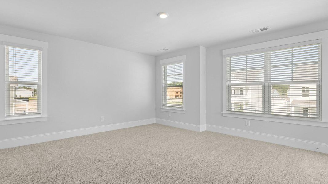 Spacious, unfurnished interior of a new home in Sheep Island, Summerville (Image 17).